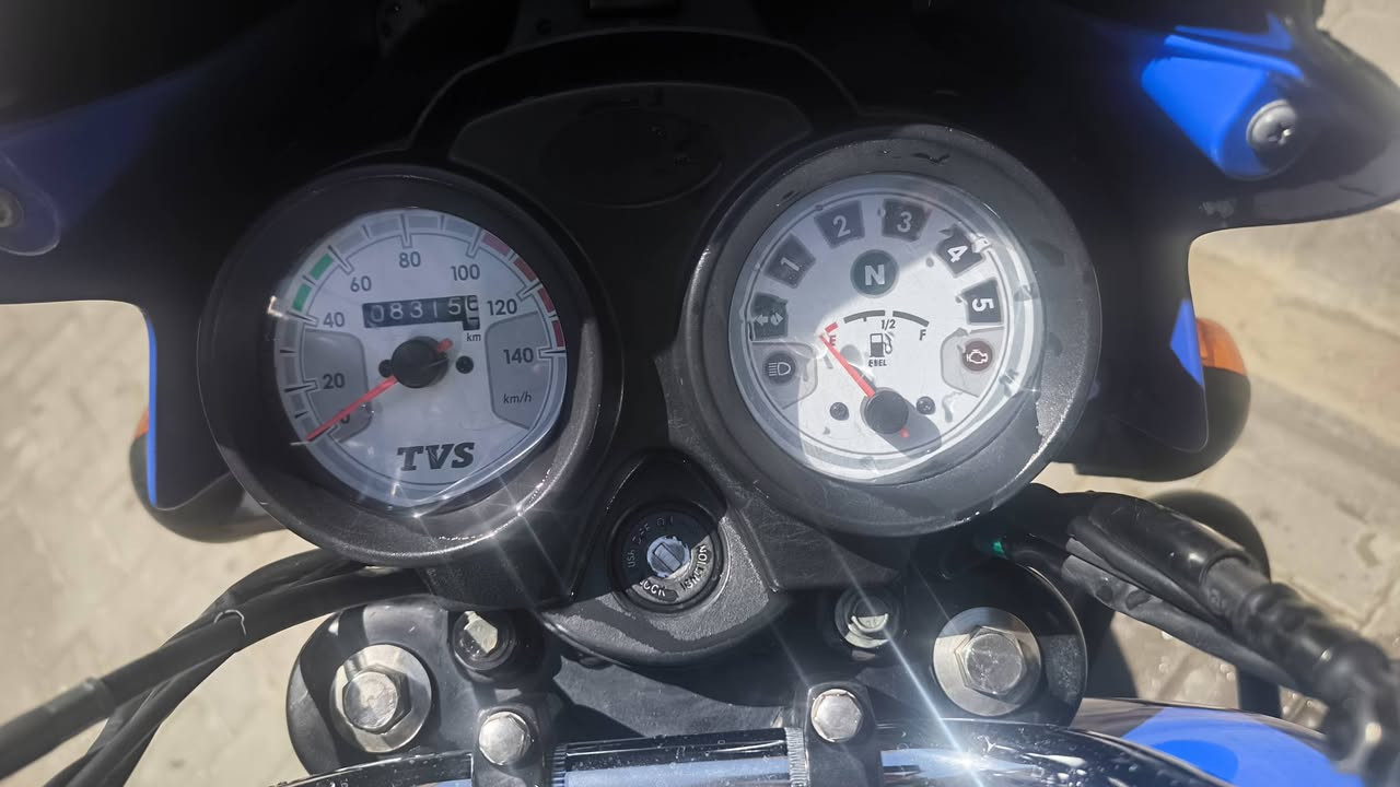 السلام عليكم 
TVS 150CC 2023 ماشيه 8300 بعده جديده مرقمه بأسمي تحويل ثاني يوم سعره 2400 وبيه مجال مكاني بغداد الحرية هذا رقمي ***********

