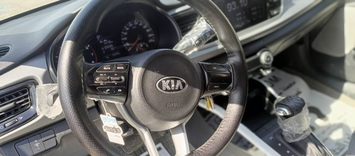 السلام عليكم 

كيا ريو 2019 ماشيا 49 ألف فقط رقم بغداد الجديد  الدولي 
 وكالة الشركة الدولية محرك 1.6 ابيض صدفي مواصفاتها مرآة جانبيه شفط تحكم ستيرن جهتين دبل ايرباك اشاير بالمرآة ويل كب 5 اطارات بروجكتر حساس خلفي كامرة خلفيه شاشه اندرويد أربعة دسك نظام بريك ABS تقفيل الابواب مركزي السيارة ضمان الشركة الدولية  بيها بارد بالجاملغ الأمامي موضح بالسونار وبيها بالدعاميه الأمامية كد كف ايد صبغ فقط أيضا موضح بالسونار وصار بيها طخه جهه اليمين موضحه بالصورة مكانها حي القادسية السعر 132 ورقة 
للاستفسار 
 
***********
واتساب
