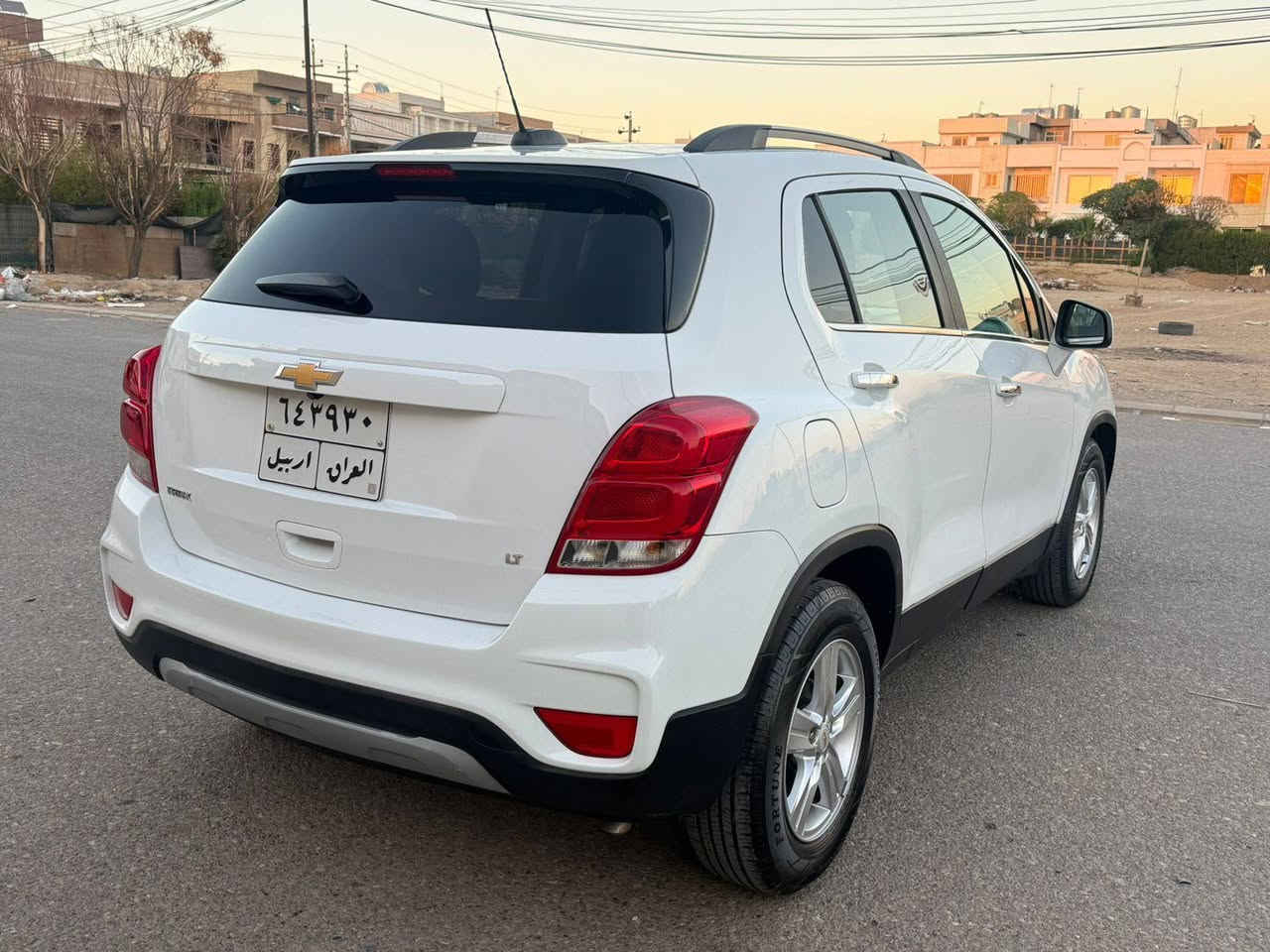 شوفرليت تراكس ٢٠١٩ي فول مواسه فات
سه يا ره كي زور جوان و خاوينه نمونه يه له جواني
به شه رتي  گيرو مه كينه و ته بريد و كاره باي 
١١٥ هه زار روشتيه به ناوي خومه و سه نه ويشي نوييه 
سه يا ره كه ٣ پارجه و شانه كي بوياغه بي ژوري 
پشت و بيش كه پس به شه رت 
ئيرباگيش به س شاني ته قيوه و سيسته م كرايته وه 
٤تا يه ي نوئي له بنه و پشت و بيشي تازه  توند كرايته وه 
پاتري و بانسيشي تازه يه 
موا سه فاته كاني ( به سمه . كوشين جلد. ته عديل سورعه . كوشين كاره باي . يه ده به سمه . لايت عه ده سه . لايت ئوتو . ده بل اكسل . abs . ئاوينه كاره باي . گيج الكتروني . شه غال . شاشه و كاميره بيلادي . هه نده ك مواسه فاتي تريش
شوين؛ هه ولير
سعر ؛95$ كه مه ك مه جال 
ره قه م شاصي ؛ KL7CJLSB7KB958289
📱؛ *********** أربيل, العراق
