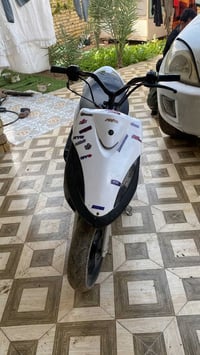 ماكس عدله • سلف شغال • كوت قرب السياسيين