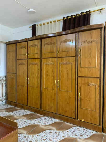 سلام عليكم قرفه نوم هودج استخدم قليل خشب صاج حطاطه ثقيل عنوان الرمانه البعبيد سعرها 850 وبي مجال ***********
