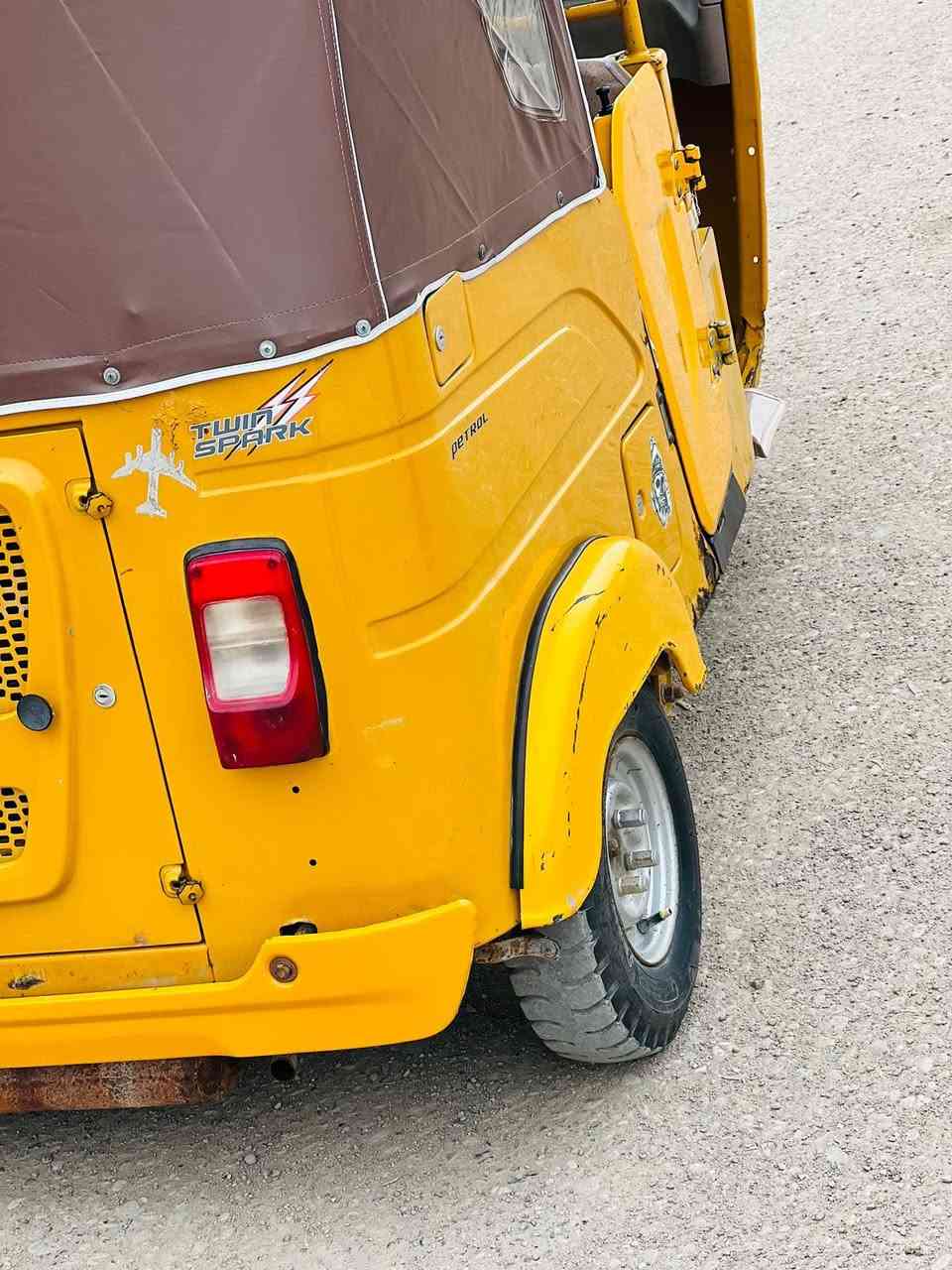 تكتك للبيع موديل 2021 سنويه تكتك كفاله عامه كشره ومحرك  المكان ابو رمانه الشراي يخابر ويدلل ***********
