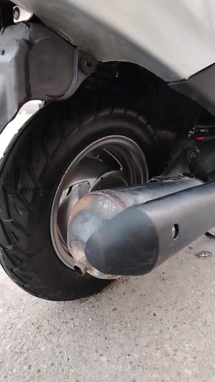 السلام عليكم سبيسي ياباني للبيع مكينه مكفوله كابريتر بلادي. كفرات بلاديه. الدراجه عوزه بس لسان مال قفل الي بل كشن ولباقي كله شغال سلف هندر بريك امامي خلفي هورن اشاير يمنه يسره. السعر مليون وبيه مجال حك الجيه. المكان كوت فلاحيه الاستفسار اكثر عله الرقم ***********
