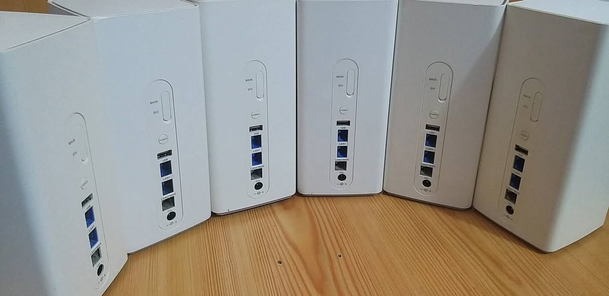 راوترات هواوي   B618
+4G 

مفتوح رسمي لجميع ألشبكات 
أسيا __زين ___ كورك 

كات 11

 منفذين لان  1 كيكا 

منفذين للأنتنا الخارجيه  ts9 

 2.4 GHZ   ////  5 GHZ        يبث بترددين 

ألسعر      ٩٠      ألف 

متوفر توصيل لكل محافظات العراق 

واتساب   ***********
