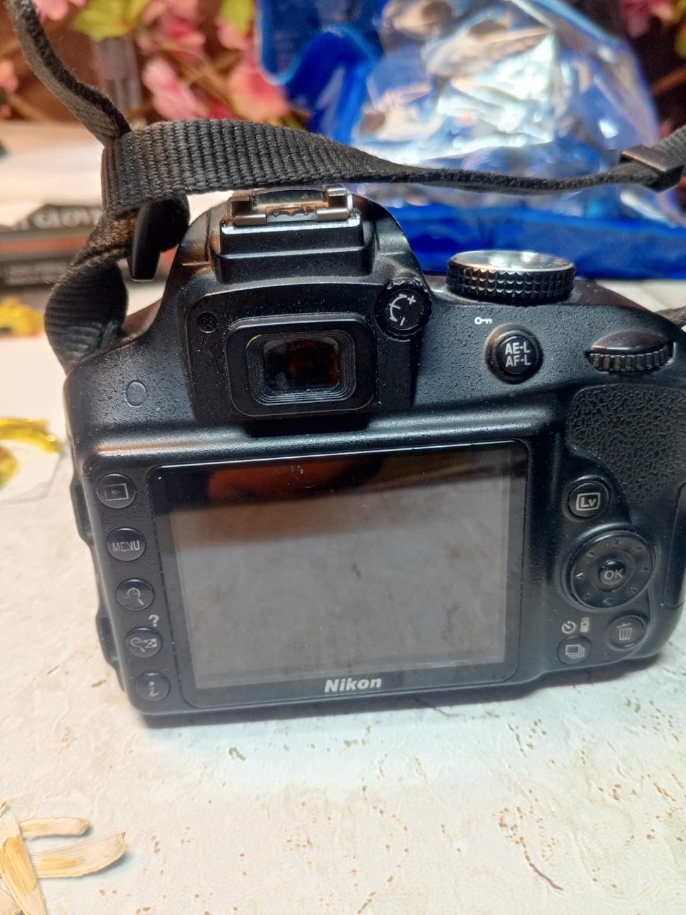 السلام عليكم نيكون d80 شغاله ومابيها اي خلل ملحقات كامله شاحنه بطاريات 2 حزام نقص عدسه فقط 