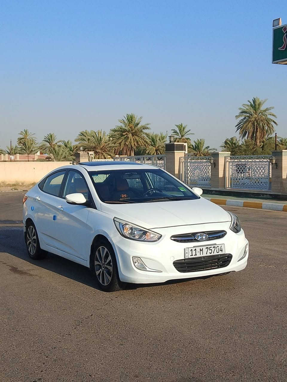 للبيع 
اكسنت موديل 16 خليجي 
محرك 1600
السياره فولللل مواصفات 
فتحه سقف 
اشاير مري 
تحكمات استيرن 
جام اوتو 
ثلاجه 
حساسات وكامره خلفيه
شاشه
جام اوتو 
أربعه دسك 
خمسه  ويال كب
السياره جداااا نضيفه دوشمه داخليه جلدد 
السياره جاهزه من كل شي هزه رقم بسمي تحويل مباشر 
السياره بيها نص دوسه صبغ 
مكان بغداد دورة
***********
السعر 107 وبيها مجال للشراي
