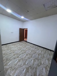 شقه ارضيه • غرفتين • المعقل