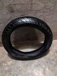 تاير للبيع مستخدم شي قليل حجم 17 السعر 20 07734040439