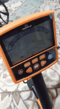 سلام عليكم جهاز كاشف الذهب والمعادن للبيع جهاز ذكي فول مواصفات بيه خاصيه عزل تفاصيل كامله يراسني ويتساب ***********
