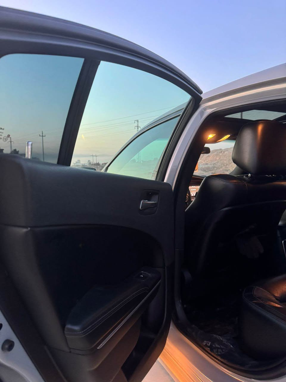 جارجر sxt لون سموك مديل 2021  سلايت موصفات سيارة مايحتاج اذكرهن موصفاتة كدام عين 

سيارة بدون ايرباك بدون شواصي بجم امامي خلفي كبس 
حادثة من امريكا بي صفحة سايق بس رش بدون دواخل بدون تبديل 
سيارة بي بطاقة بنزين تحويل غرامة بشرط 

ورقم شاصي موجود بصورة الي بخاطرها يتدلل 
وهاذا رقمي 
***********
مكان سيارة كركوك 
سعر سيارة 218$ بي مجال بسيط كركوك, العراق
