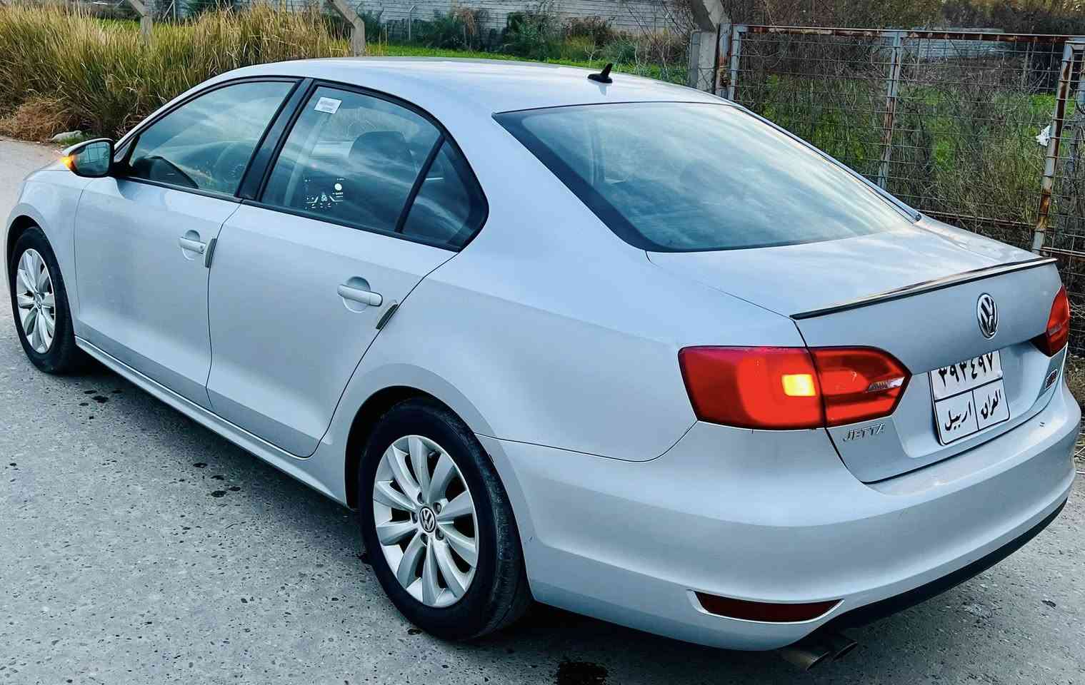 السلام عليكم جيتا 2014 خليجي للبيع محرك 2000 المرغوب تنفس طبيعي بدون توربو السيارة جاهزة ما بيها نقص برغي (تخم تاير جديد. صدر امامي خلفي جديد. كير ومحرك بالشرط. تبريد ثلج) كلها بالشرط معروفة مواصفات الخليجي ((السيارة كلين كفالة عامة من الضرر والتبديل والمعجون. بيها رَش بيبان ثنين صفحة السائق اثر شخوط فقط)) السعر 115 وبيها مجال للشراي للأستفسار *********** مكاني العلم
