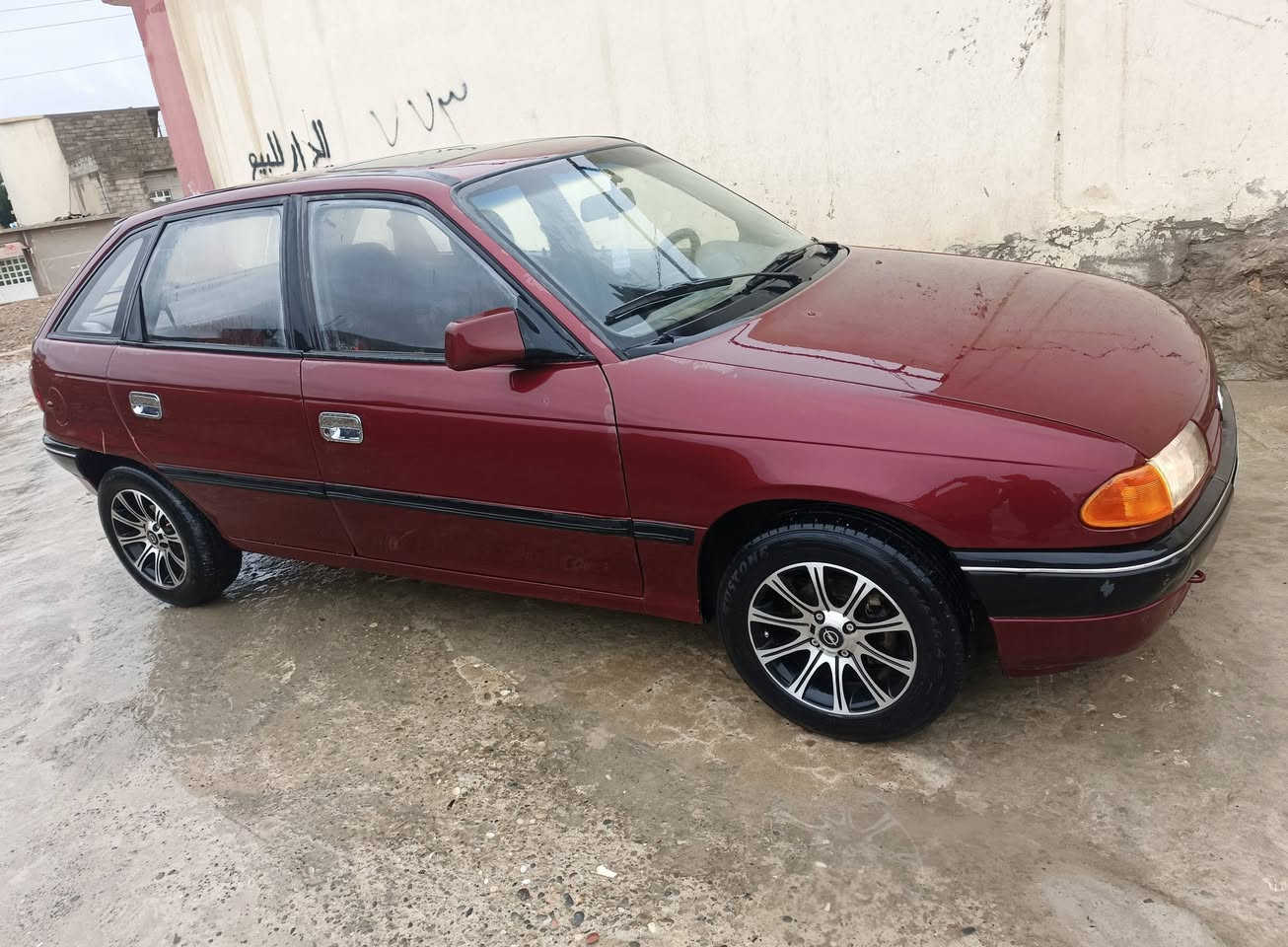 استرا
موديل 93
سنويه عضم 
محرك وكير نضيف شرط
كاربون بانزين 
شرط التحويل من ابو السنويه 
السعر 40 
***********
رقم الموبايل
