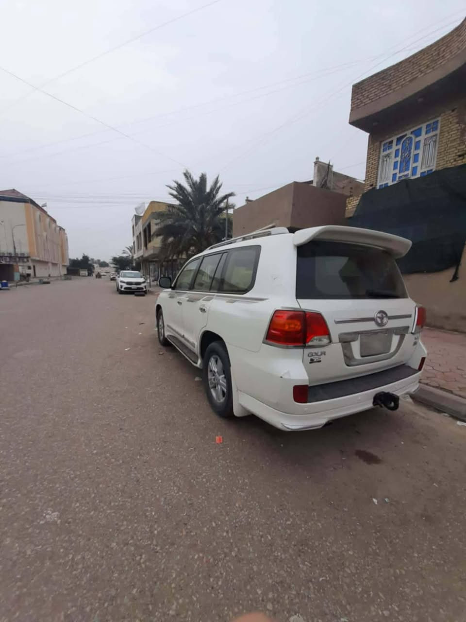 سلام عليكم ورحمه الله وبركاته 
لانكروز 2013 خليجي بريم 
المحرك 6 سلندر 4000 
عدد المقاعد 7 جلد 
كشن كهرباء 
حساسات أمامية وخلفية 
كامرة خليفة 
شاشه لمس 
مري جانبيات شفط بل رجوع ينزلآ 
ثلاثة قطع تبريد 
زراك لايت 
لايت زنون قوي 
تخم تاير جديد 
السيارة ماشية 150 ألف حقيقي 
السيارة مكفولة كفالة عامة من اي صبغ وبارد 
رقم بغداد دولي بسمي تحويل ثاني يوم 
كروز مثبت سرعه 
سلايت روف فتحة 
السعر خاص أو اتصل على الرقم 
للاستفسار *********** 
مكاني واسط كوت الحدرية
