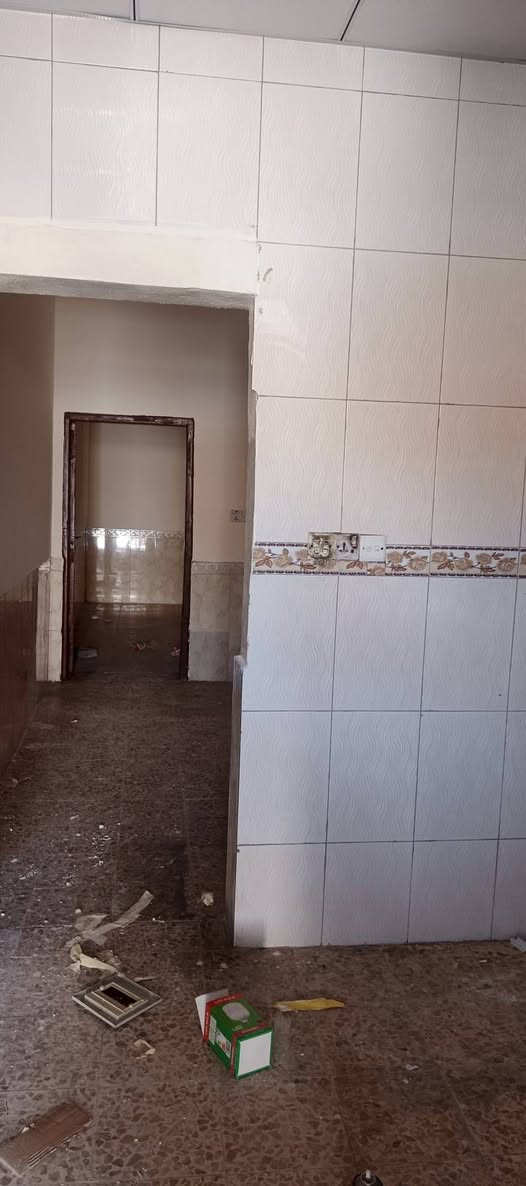 100متر للبيع عكاده مرمم جديد حي الوفاء منطقه 37الف شارع 10متر منطقه زينه وهادئه البيت طابق واحد جاهز لسكن السعر 110وبي مجال بسيط ***********للاستفسار
