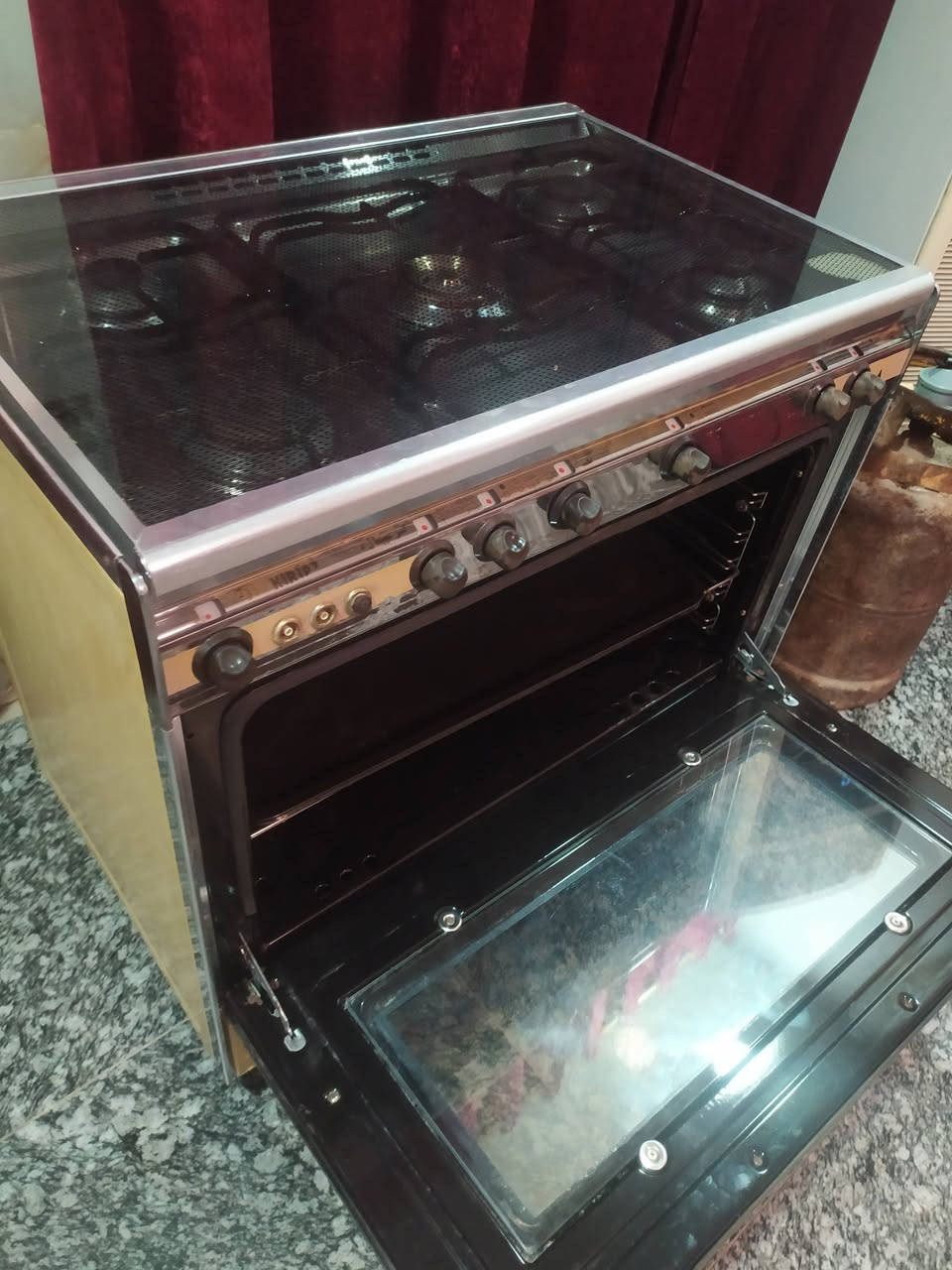 طباخ كريازي مصري الاصلي نظافه 90/100 كله شغال عالفحص الفرن والعيون ناره زركه وقويه سعره 240 يوجد توصيل


**إذا كنت صاحب هذا الإعلان وتريد حذفه لأي سبب، رجاءا أرسل رسالة إلى الدعم الفني**