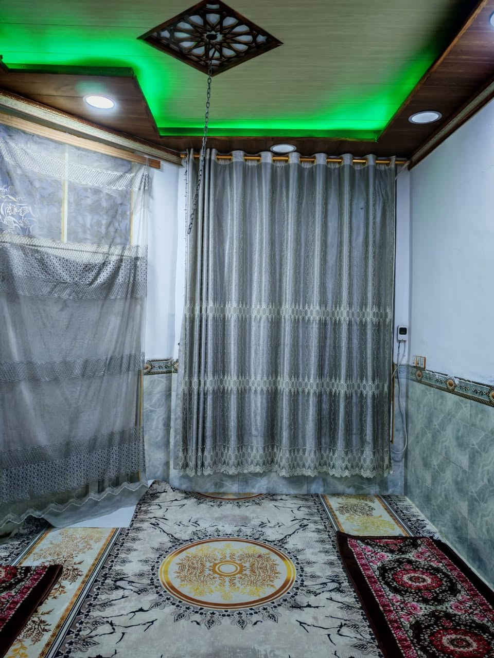 دار للبيع–التاجيه /خلف مجمع التاج الإنشائيه وسعر ١٢٥ مليون
🔹 **المساحة:**١٣٠م²(6،5×20)
🔹 **الطابو:**ملك صرف
🔹 يبعد عن شارع مسافة100م
🔹 **عرض الشارع:**١٥م
🔹 بناء نظيف 

🔸الطابق الأول:
صالة–كليدور–مطبخ–مجمع صحيات–منور–طارمة كبيرة

🔸الطابق الثاني:
غرفة نوم صغيرة هيكل –غرفة نوم كبيره  هيكل - سطح 

💵 **السعر ١٢٥ مليون–قابل للتفاوض  

 رقم الهاتف :***********
