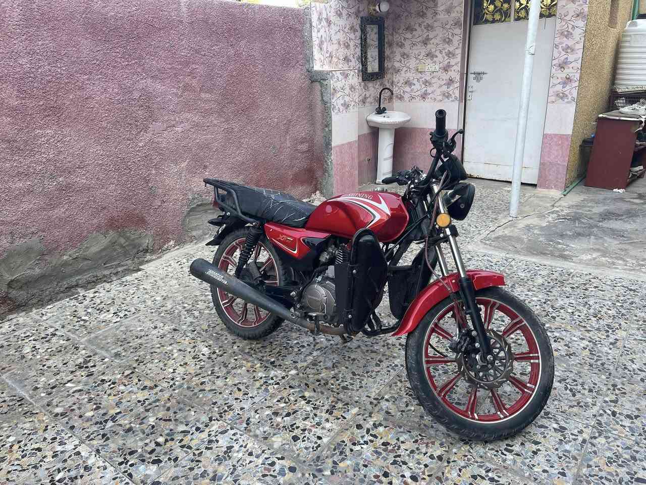 الدراجه للبيع : شاينينك موديل 2023 نازله بل 2025شهر الخامس مكفوله كفاله عامه نقوصاتها متكلفك 15الف 
مثل ما موضح بالصور جاملغ امامي وأشاره يسره خلفيه
مكينه ما مفتوحه تاخذها تريح بالك وعلي
السعر 675 ومجال بسيط للشراي 
مكاني المحموديه 
التواصل اتصال أو واتساب فقط 
***********
