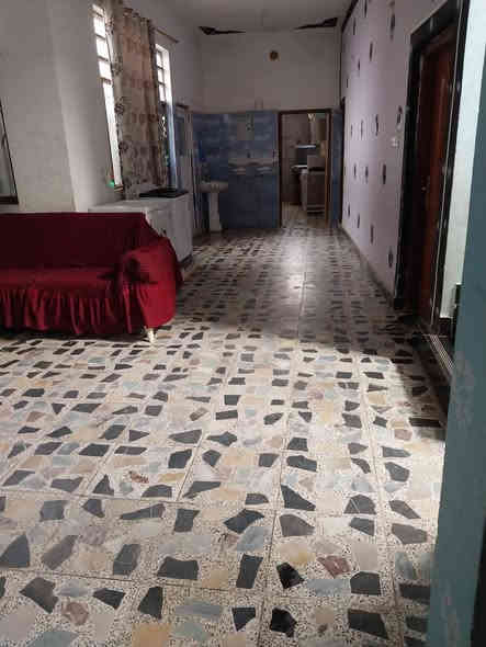 بيت  للبيع عقد زراعي قرار 117 مساحه 250 متر يتكون من 3 غرف واستقبال كبير وصاله كبيره ومطبخ وصحيات داخليه وخارجيه طابق ثاني غرفه هيكل السعرمناسب   خدمات كامله ماء مجاري كهرباء تبليط موقعه جسر ديالى منطقة الورديه تفاصيل اكثر ع رقم اتصال وبي واتساب (***********)
