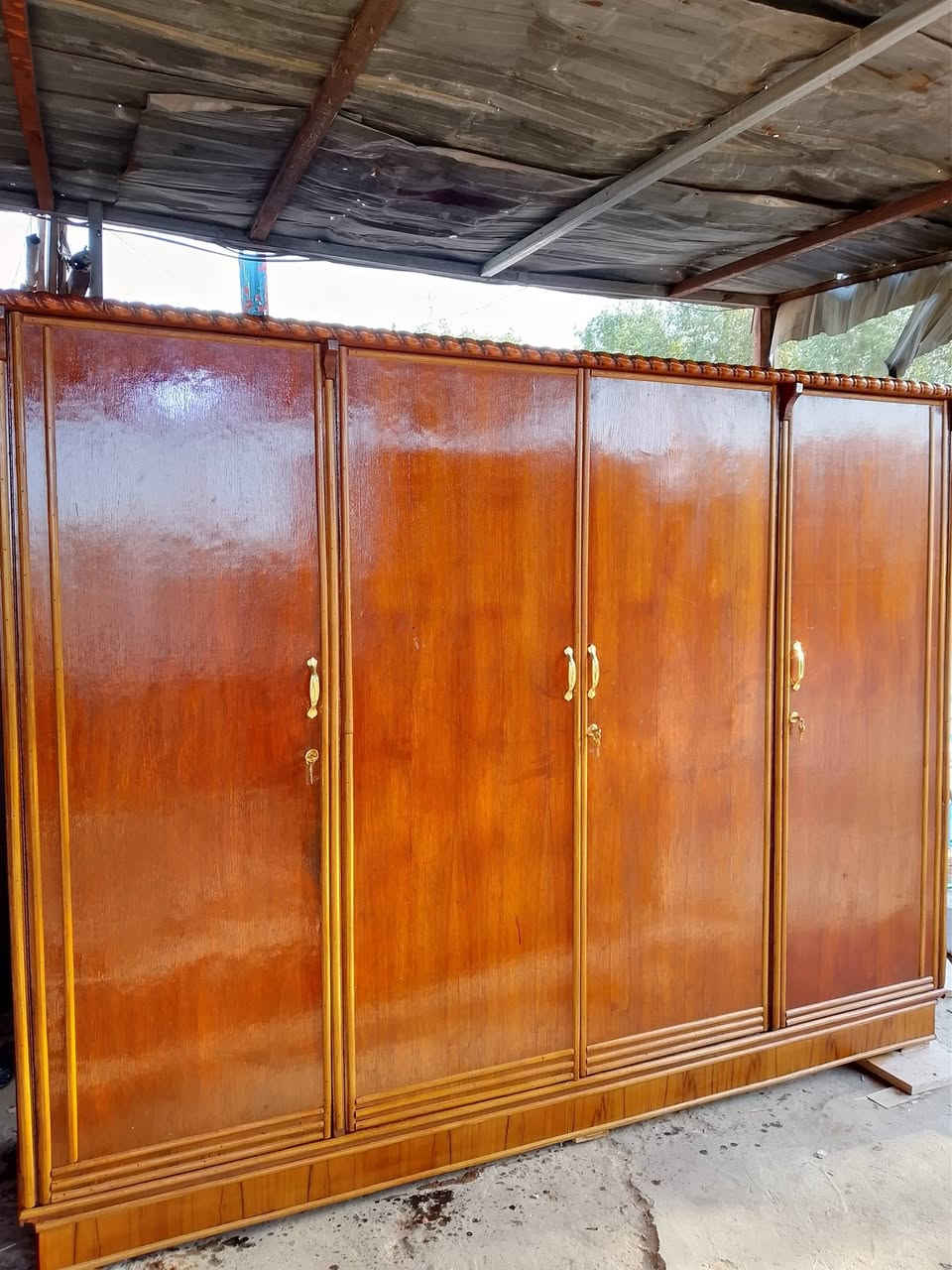 كنتور ٤ ابواب ١٨٠ الف فقط الكنتور صاج قديم قوي مكان بغداد شعله جكوك موجود توصيل داخل  بغداد اتصل وتدلل موجود واتساب ***********
