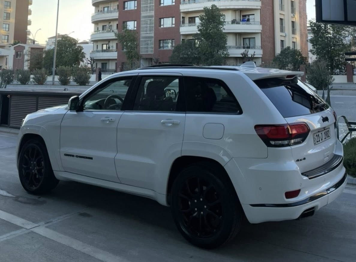 جيب گراند شيروكي 2020 مواصفات اوفرلاند
سعر کلش مناسب

• محرك 8 سلندر 5700 مامفتوح 
• گير أوتوماتيك 8 سرعات
• لون ابيض
• داخلية جلد أسود
• مقاعد جلد تدفئة + تبريد
• المقاعد الامامية كهرباء مع خزن ميموري
• سقف بانوراما كامل
• تشغيل بصمة و شغال
• ستيرن كهرباء مع تدفئة و تحكمات كامله
• تكييف أوتوماتيك منفصل قطعتين
• حساسات 360 درجه 
• رادار امامي 
• رادار خلفي
• شفط و كهرباء مع نقط عمياء
• شاشة كبيرة نفخ 8.4 إنچ
• نظام صوت 19 سماعة Harman Kardon
• جنطة كهرباء
 • جکات

🟪 السعر  :: $222
تفاصیل کاااااااامل موجود
•رقم سلیمانیە شرط التحويل 
بس مابیع الرقم بدل رقم جدید مرور
 ممشى السيارة 51.000 ميل
وارد امريكي حادثها بالصور
رقم شانصی: 1C4RJFCT2LC325927 
•وسونارها موجود بالصور
گیر محرک شانصی بشرط
الموقع : طوزخورماتوو  جمھوریە 

 رسالە الواتساب: (***********)
