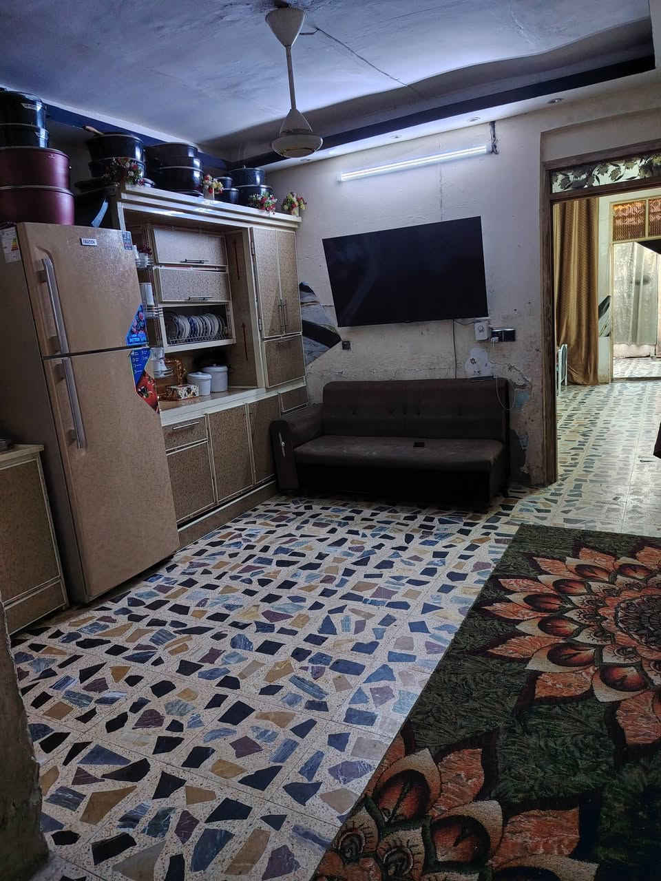 دارالبيع مساحه 110حي طارق قديم خلف معمل غاز قرب موالد عباس الساعدي البناء بلوك سكف عكاده البيت مستوه شارع تصال ***********
