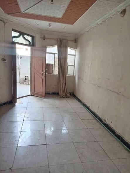 الدار للبيع طابقين طابو صرف مساحه 80 متر 
غرفتين وصاله و استقبال و مطبخ و صحيات داخلية و خارجي بناء درجه اولى صب كونكريت مسلح ونزال و سكف طابوك 
الموقع كربلاء طويريج في حي الامير او مقابيل ابو هاشم 

للأستفسار *********** او مراسله الصفحه
