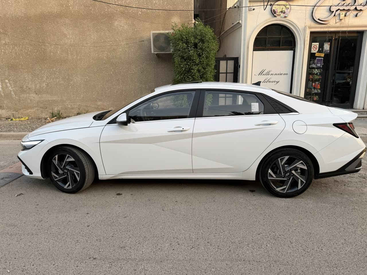 السلام عليكم ..
للبيع النترا موديل ٢٥ خليجي بعدها زيرو ماشية ٢٩٠٠ كيلو فقط بوضع الشركة مكينة ١٥٠٠ السيارة مكفولة كفالة عامة من الشخط والبارد والرصعات رقم بغداد باسمي بدون اي نواقص 

مواصفات السياره معروفة  فتحة +بصمة تشغيل +تبريد قطعتين +تحكمات كاملة +مري شفط والمواصفات الاعتيادية 

السعر  ( ١٥٠  ) $ وبيها مجال كلش بسيط مكان السيارة الدورة 
للاستفسار  ***********

