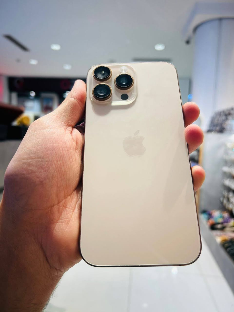 ايفون 16 برو ماكس 
جهاز جديد ومكفول من كلشي 
كله شغال فيس ايدي شغال 
فقط مستبدل شاشاه 
نموذج m 
ذاكره 256
بطاريه 85
اتصال او واتساب 
***********
مكاني حله او مراوس 
سعر 950
