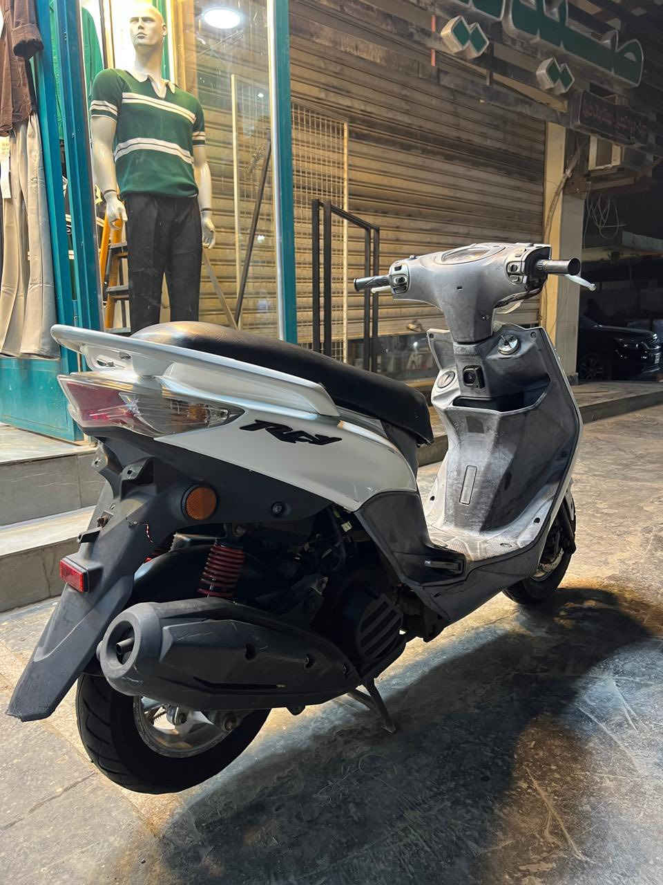 سلام عليكم GTR حديث للبيع 
كفالة عامة من كلشي الدراجة رمبة صار شهر من نازلة
نضافتها شوفه عينك برمبة ماكو بنضافته الدراجه جديده بلكارتون 

ما بيــها نقص برغي كاملة مكــٌملة 
 
(الســـعـــر 1300 ). مكانها بغداد الامين الثانية 

***********
