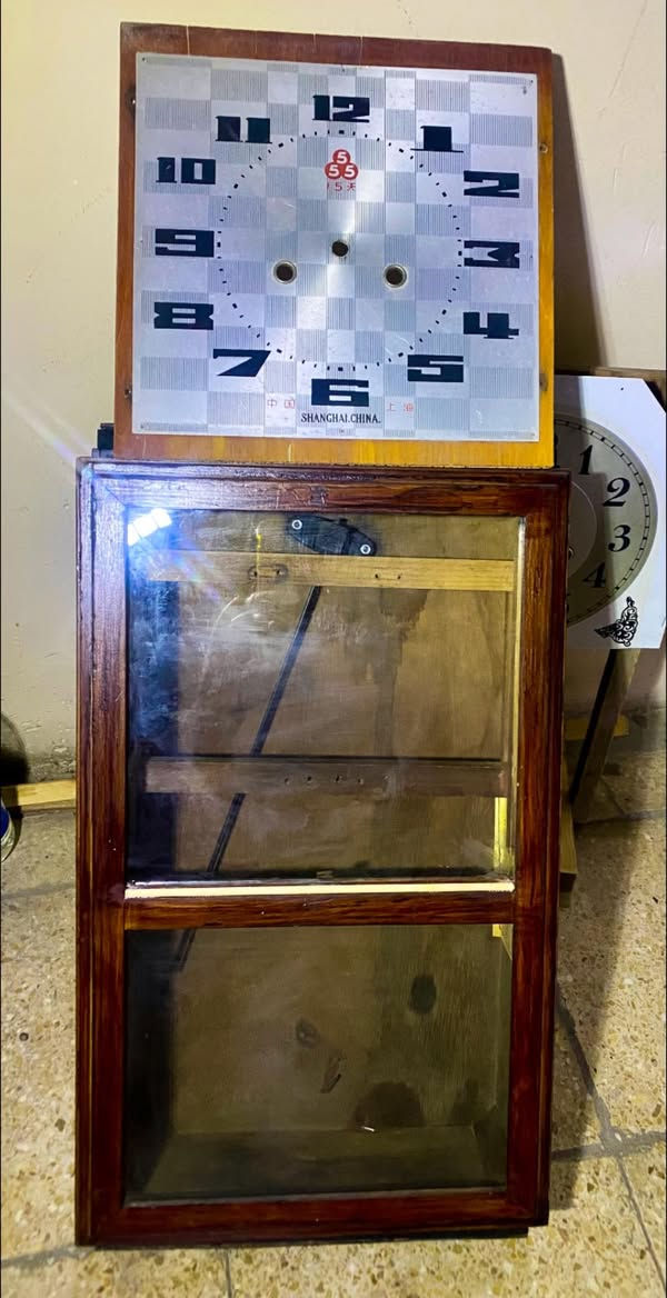 أغراض ساعات
مينا الارقام جرس  لساعات صينية 

بندولات للساعات الألماني الاصلي 

قطع غيار مكائن صينية

صندوق كامل مع المينا الأرقام يحتاج فقط مكينة 

للتواصل *********** واتساب يوجد توصيل
