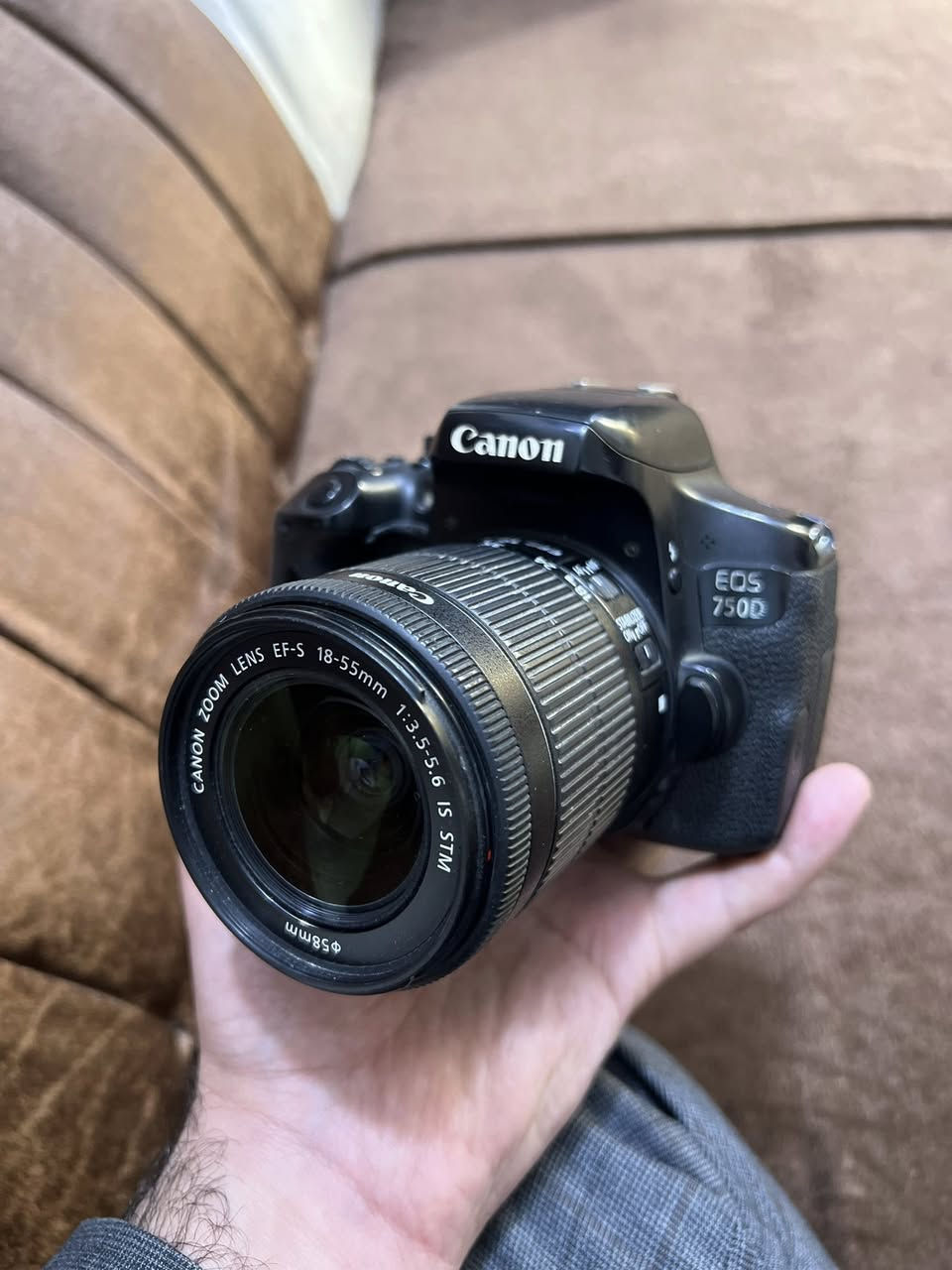 كاميرا كانون D750
ملحقاتها 
بدي
عدسة 18.55
بطاريات عدد 2
شاحنة مزدوجة
حزام كتف
جنطة هدية
سعرها ٤٥٠ الف وبيها مجال بسيط 
مكاني بابل - الحلة 
للاستفسار ماسنجر او واتساب ***********
