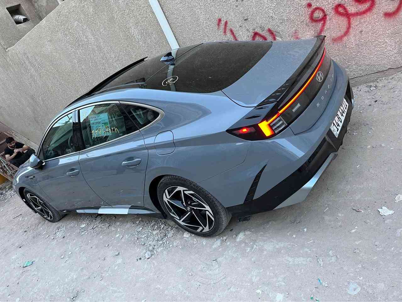 سوناته 2024 فول مواصفات لون سمنتي سياره معرفه مواصفاته فول ماشي19 الف كيلو حادث خلفي ربع المدكر صبغ وصندوك بي بارد فقط وشخط خفيف بلباب خلفي على حطته بدون اي دواخل وباقي سياره اكفلكياها من رصعه معتني بيها رقم مميز رقم بصره حره باسمي سياره بدون اي ايرباك تجي شوفها احلا من صور ترايك وين ميعجبك سياره جاهزه سعر 200 وبيها مجال وهذه مو سعرها والله لان محتاج واهل مصلحه يعرفون  
للاستفسار اتصل *********** البصرة, العراق
