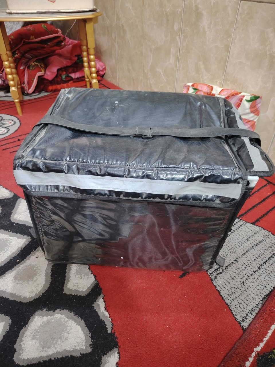 السلام عليكم صناديك دلفاري نضيفات كلشي مابيهن عدد 5 واحد احمر سعر الواحد ١٥ الف وذا كلهن بيهن مجال درع اصلي ابو الجيوب مامشدود جديد ٢٠ الف مكان بغداد مدينه الصدر رقم الهاتف ***********
