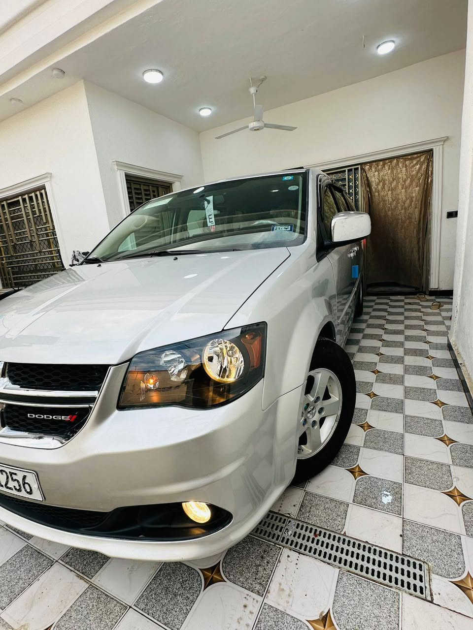 السلام عليكم رمضان كريم أن شاءالله دوج كرفان موديل 2012 رقم بغداد الدولي هزه جديده وسنويه جديده 2031 /شرط التحويل محرك جديد/ 6/سلندر 3600/شرط برغي مامفتوح بي كير نضيف حداديه امامي خلفي جدد تبريد 3قطع ثلج كشنات سياحي بلع دواخل بيجي بيبان كهربائي جنطه كهربائي كشن السائق كهربائي تخم تاير جديد شاشه اندرويد كامره دوار دواخل نضيفه كاعيه مفروشه جلد السياره جاهزه كلشي ماعايزه السياره بيه 5 قطع صبغ شرط بدون دواخل بدون ايرباك وصور الحادث مرفقه باالمنشور السعر /115/مكان السياره ديوانية /
*********** واتساب
***********اسيا
