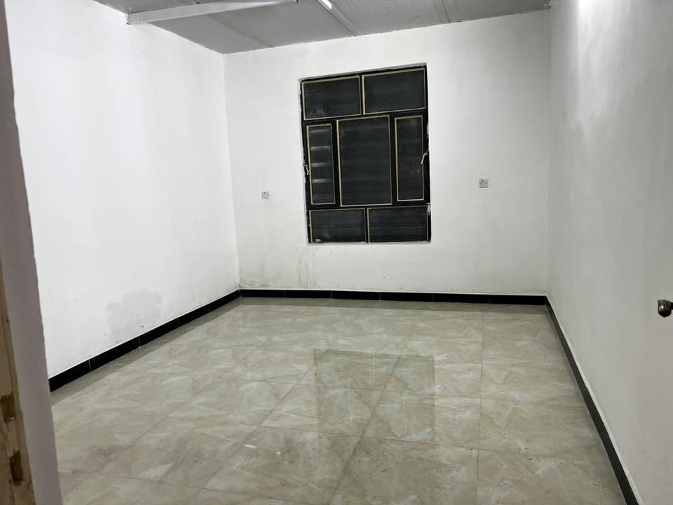 بيت 120 م 
طابق ثاني للايجار
بناء جديد وجاهز من كلشي 
غرفة نوم وحده كبيره
استقبال كبير 
مطبخ / حمام / طرمه كبيره
تانكي / سخان / ماطورين صاعد ونازل
الايجار 350 الف 
للاستفسار : ***********
