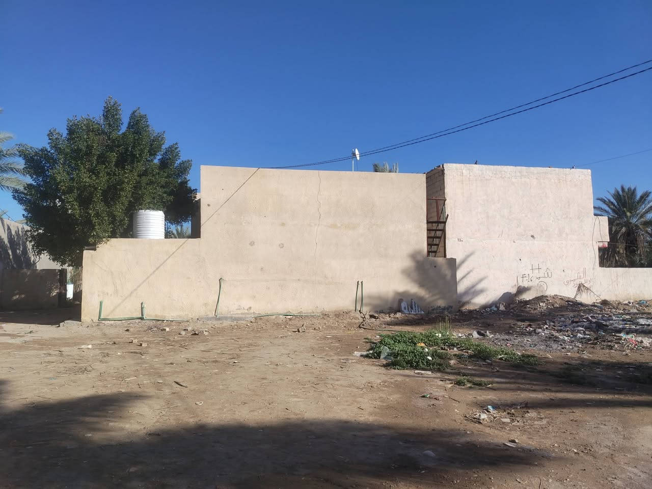 سلام عليكم قطعه ارض للبيع 100 متر سند 25 ماء كهرباء خدمات العنوان كربلاء حي الزهراء يم عامود 51 تبعد عن شارع 2 كيلو السعر 20 وبيه مجال لشراي الاتصال عله هاذه رقم ***********
