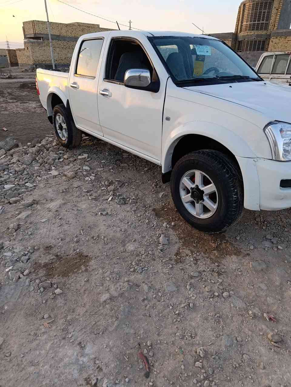 الوف موديل 2005  مزاد دخليه      شاصي مكفول مكينه وكير مال بطه  حدادي جديد  تخم تايرات كهربائيّ شغال دوشمه جديد  سياره كلش مكفول  سعر38 وبيه مجال  مكان ناصريه قضاء الرفاعي رقم الهاتف ***********رقم***********رقم***********
