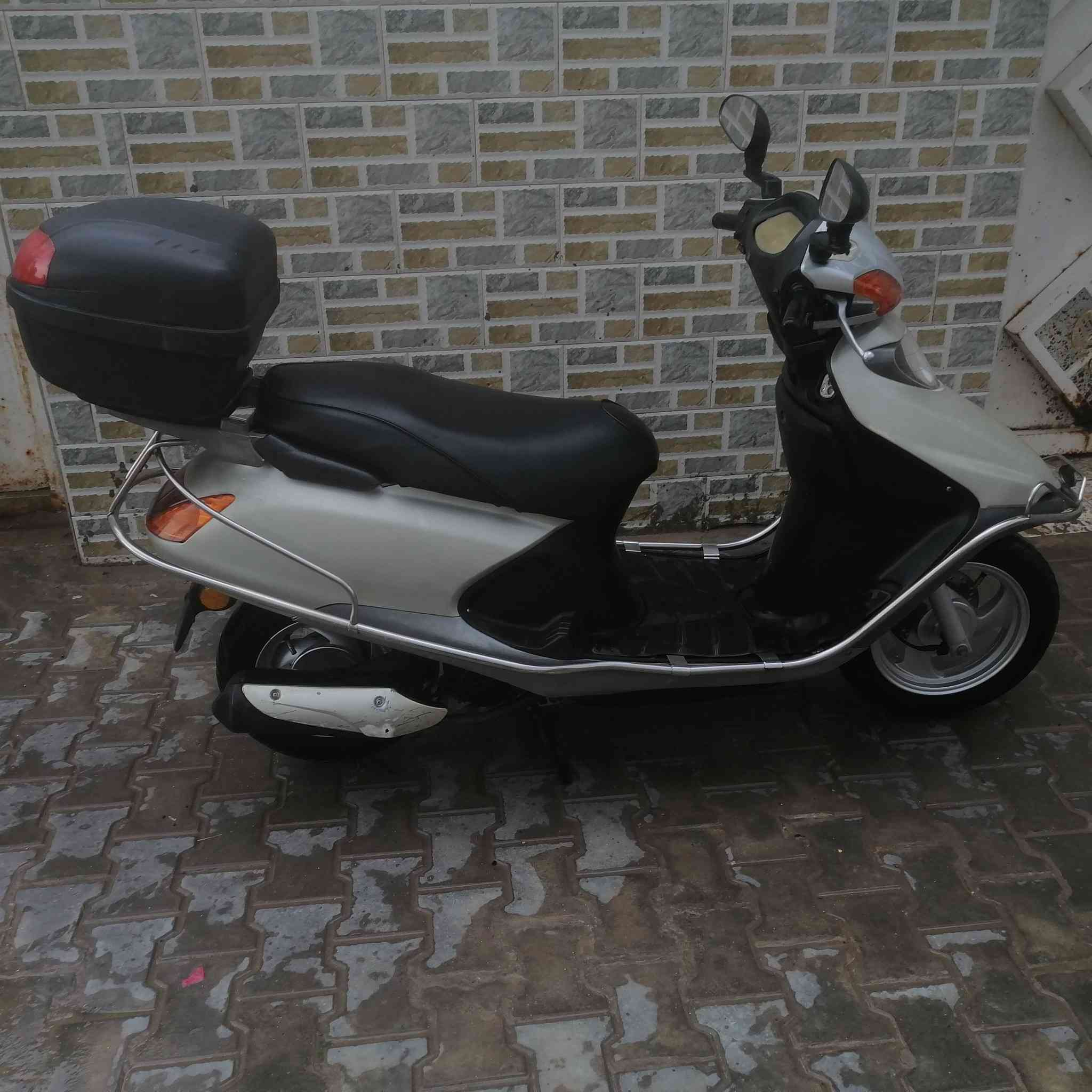 دراجه سبيسي للبيع لون رصاصي دراجه مكفوله منالطول للطول بشرط محرك جديد مامفتوح دراجه  اي نقص مابيه المكان كوت التواصل على هاذ الرقم ***********
