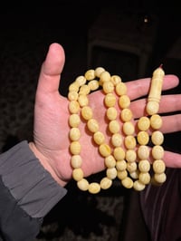 مسباح كهرب خامة جبس بعسل كريمي  وزن 62غرام  56حبة  كصة بيض الحمام  مسب...