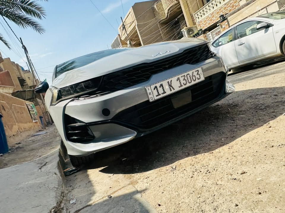كيا كي فايف K5 جيتي لاين فول مواصفات 
موديل  2024 موديل  
مواصفات GT LlNE
فول مواصفات  بدون بنوراما محرك 1600 تيربو ❤️
1-بصمه
2-شحن هاتف لاسلكي 
3- قياده ذاتيه ؏ الخطوط السريعه
4- هاند بريك بصمه 
5- لاسلكي Android Auto  
6- مثبت سرعه 
7-نضام ABS
8- مانع انزلاق
9-حساس أطارات 
10-بك لايت ليد
11-شاشة
12- كامره دواره
13- كشافات امامي
14-شاشه اعطال
15-ويل كورم لونين
16-رادار جانبيه
17-مراقبة النقطة العمياء
18-رادار الخطوط البيضاء 
19-اشاير بالمري 
21-كشنات جلد احمر❤️
22-‏ مقعد للسائق قابل للتعديل كهربائياً
23-لايتات ‏3 عدسات 
24-نضام قياده أيكو + سبورت +سمارت+ نورمال
25-بلوتوث + aux + usb
26-فول تحكم ستيرن
27-كير أوتو + عادي
28- ئوتو بريك 
29- ‏ ‏الخريطة🗺📍
31- ستيرن حرف D  
32-‏Led +  زينون
33-السياره فول رادرات
34-التشغيل عن بعد
‏AUTO HOLD-38
39-تصميم خارجي رياضي
41-نظام الملاحة
42-مصابيح خلفية LED
43-مصابيح ضباب LED
44-ضرر  (بارد بل جاملغ المامي والخلفي بارد قبق جنطه راجع بلدي بارد سياره تعتبر كلين كله قطعه واحده بدون قطره صبغ عده الدعميه والجملغ المامي يردله تكحيل موجود صور الحدث) السيره قبل 5اشهر دخلته بيدي  
 45- السيارة رقم بغداد جديد الدولي  تحويل مباشر وشرط عقد مروري و فحص 
 46-سيارة مشي قليل (27)مايل وحادثها بسيط وموديلها 24
47-موجود صور الحادث السياره       وتساب 
48-براكيت بلادي 
 49-ايرباك سليم ✅ 
 50-السعر :200 مجال بصيط
رقم صاحب ***********
