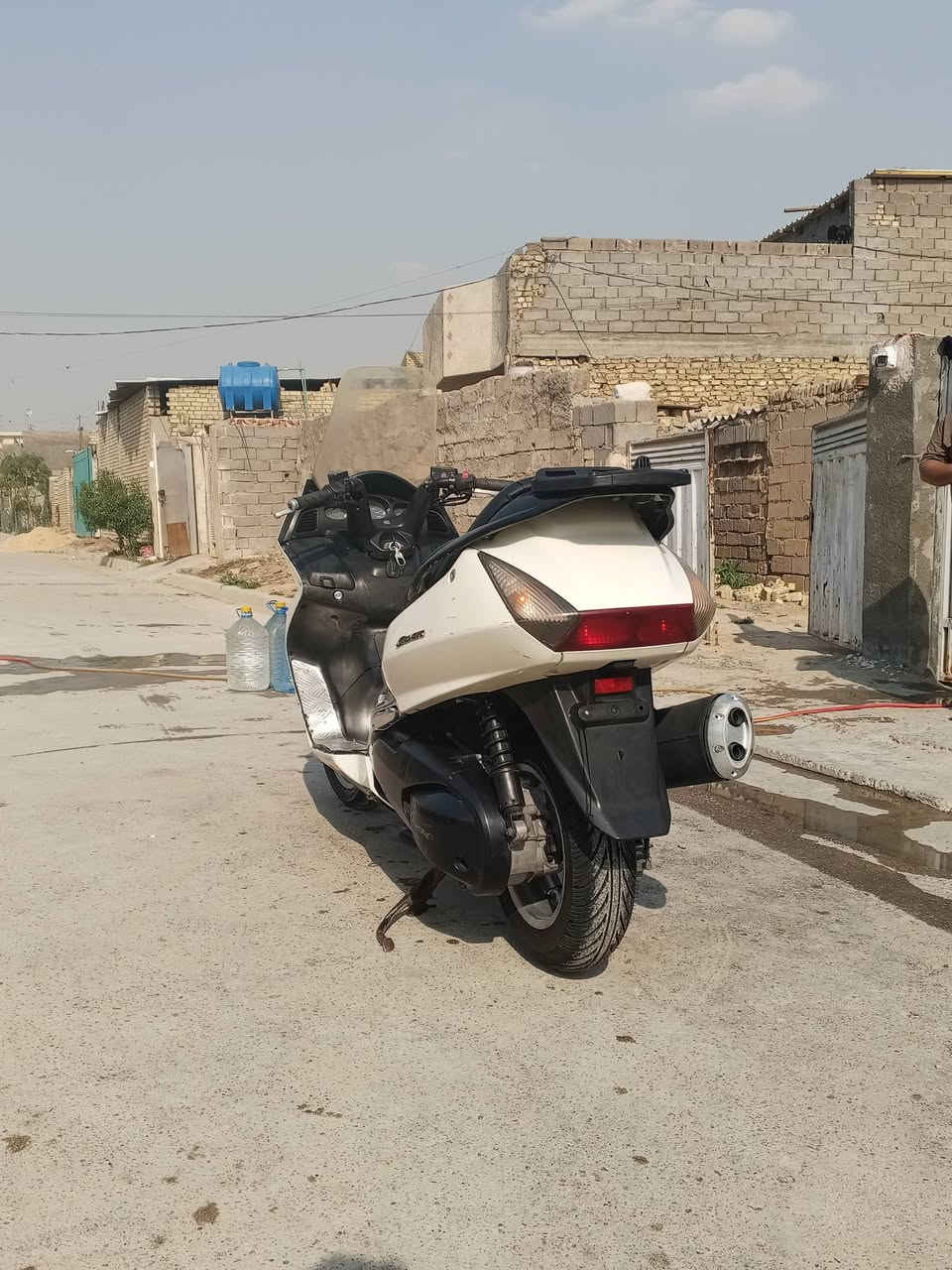 سلام عليكم شباب دراجه سلفر ونج دراجه خير من الله تايرات جدد كلجات بلادي منضومه زنون دراجه شلعه معدل خير من الله  دهن كله امزويه  دراجه بيه  ملحضات بلكفرات نضافت الكفرات 70/100  مكينه ممفتوحه بس القبق مال الملف مفتوح مبدل ملف بس  ولباقي. وعليه ادامه تنضيف جويترات ونوزلات دراجه نكره شوكت متجيه.  سعر خاص  مكاني بغداد مدينه الصدر رقمي *********** متواجد وتساب وعلى سمكارت واسف على الطاله
