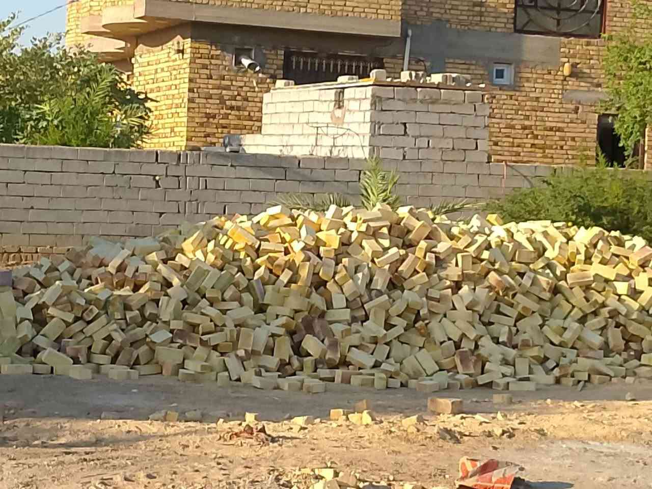الهم صلي على محمد وال محمد يوجد لدينا طابوق مجمع الشوملي مختومة عباس خنجر واحد على واحد ***********,,,,***********
