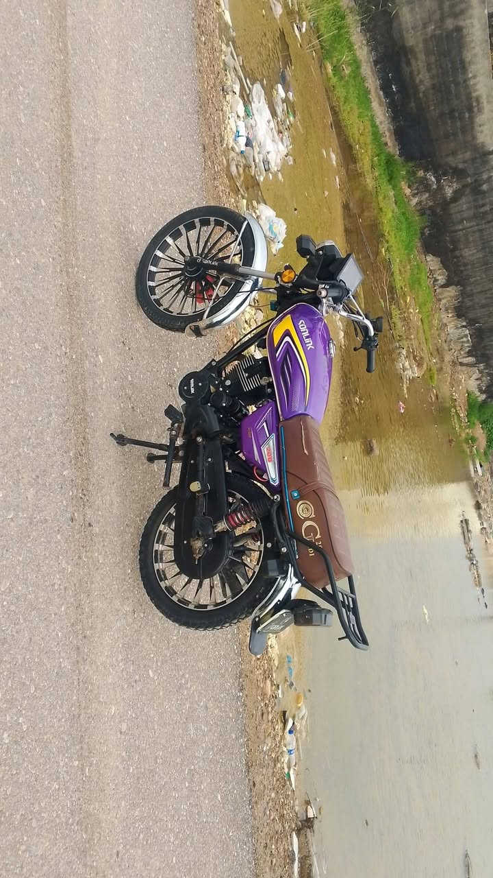 السلام عليكم دراجه سيفان موديل 25 مكينه 200 دراجه كامله ما بيها اي نقص من كل شيء كهربائيات دشبول كله شغال دراجه خير من الله المكان هبهب السعر 750 وبيها مجال وهذا الرقم***********
