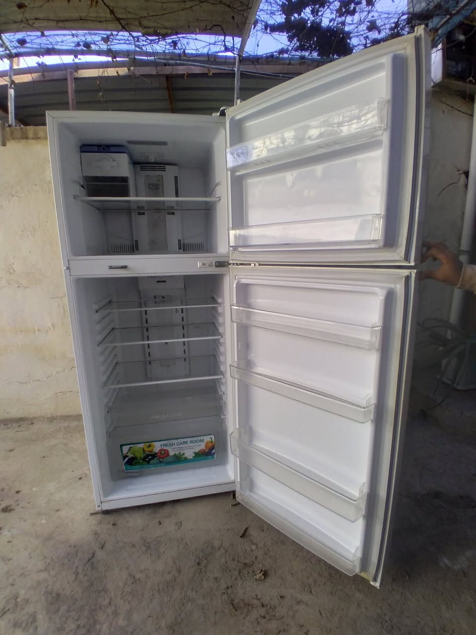 ثلاجة حجم 20 قدم نوع دايو الصنع كوري بخاخ
نظافة 100 % شغال اخو الجديد تبريد فول تثليج ممتاز تعال قيم واخــــــــذ للاستفسار الاتصـــــــــال على رقم *********** 
السعر 200 الف وبي مجال للطيبين كركوك, العراق
