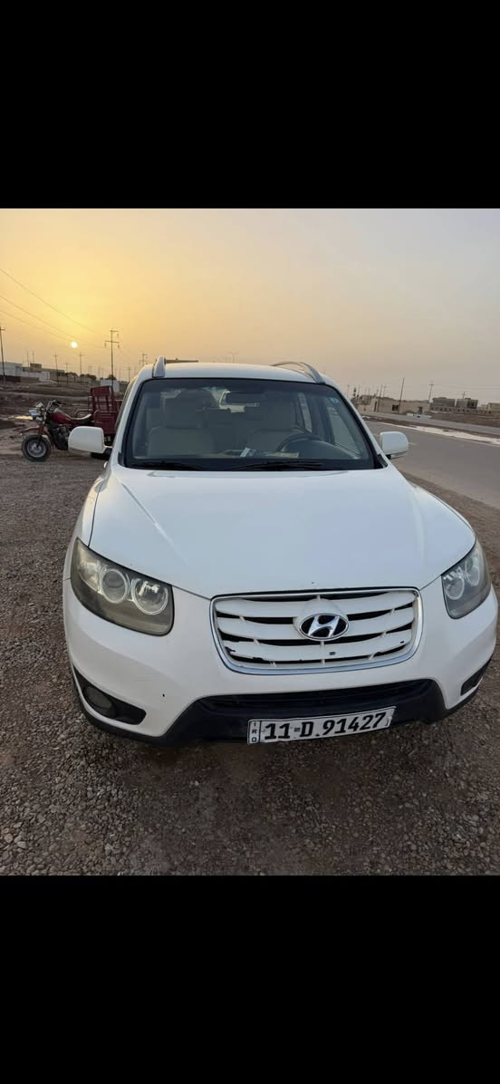 سنتافيه.   ٢٠١٢ 
سياره جديده بمعنى الكلمه 
محرك  ٦
سنويه جديده يعني سياره مصفره 
رقم بغداد مشروع وطني 
حداديه جديده 
السعر ١٤٥  وبيها مجال 
مكانها ميسان
***********
