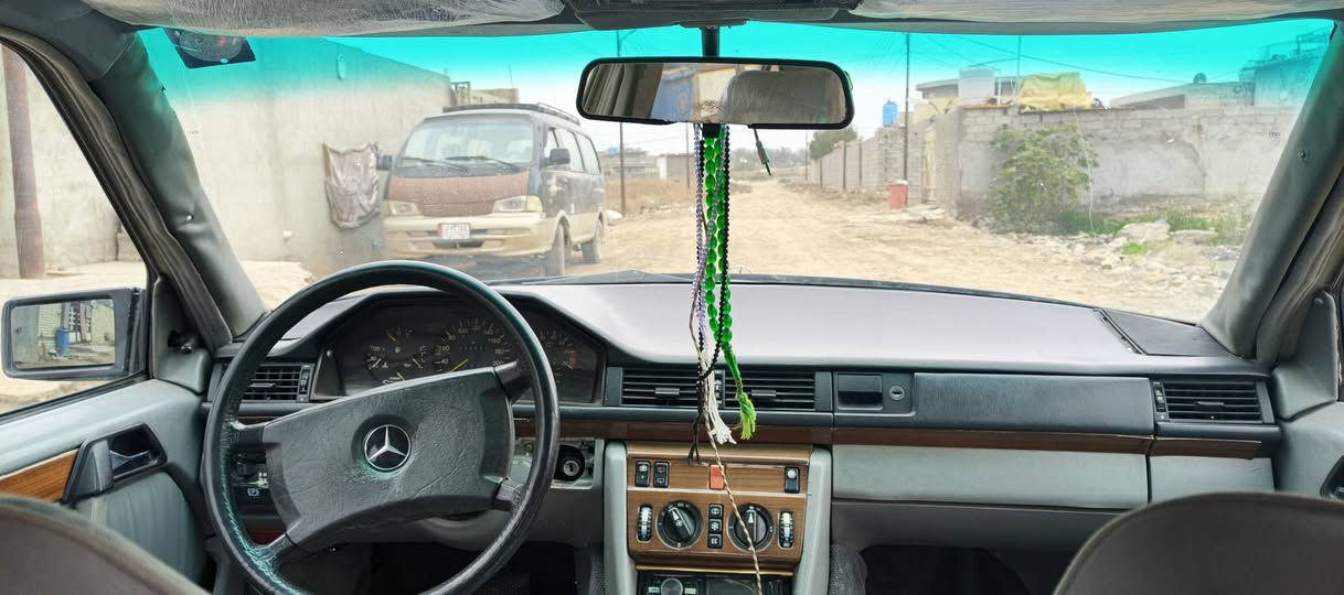 مارسدس دب مديل 89 رقم انكليزي سنوية ل 31 مكينة بلادي كير حدادي مكفول القواعد مال الدبل بيهن تصليح لايت زنون تخم تاير  السعر 45وبيها مجال قليل العنوان بغداد المعامل الباوية  الرقم ***********
