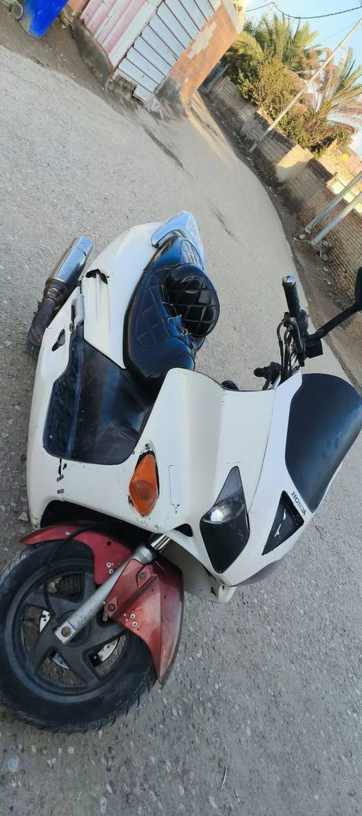 السلام عليكم دراجه فورزه 0..6 المكينه مامفتوحه ولا بيه شي كلشي شغال نكره سلف السعر 550وبيه مجال الدراجه خير من الله بيه بس اشويه الكفرات بيه طخات


**إذا كنت صاحب هذا الإعلان وتريد حذفه لأي سبب، رجاءا أرسل رسالة إلى الدعم الفني**