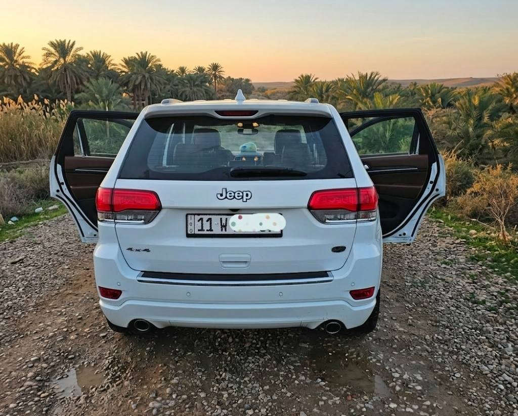 للبيع: جيب جراند شيروكي "أوفرلاند" 2020 - خليجي وكالة
السيارة فول مواصفات من أعلى الفئات
المحرك: 3.6L V6  (اقتصادي وقوي).
ناقل الحركة: 8 سرعات مع شفتات تبديل بالستيرن .
نظام تعليق هوائي (جگات): تحكم كامل بارتفاع وانخفاض السيارة 
نظام التضاريس: (Selec-Terrain) 5 وضعيات مع دبل ثقيل (4WD Low)
(رمال، طين، ثلوج، صخور)
أنظمة القيادة: (Sport ، Eco، Normal)
اللون: أبيض ملكي مع لمسات الكروم الخاصة بالأوفرلاند.
الإضاءة: زينون بلادي (عالي/واطي) مع خاصية الالتفاف الذكي ونظام تنظيف المصابيح (زراكات لايت).
السقف: بانوراما قطعتين مع ستارة كهربائية.
الويل: حجم 20 إنش الأصلي.
الصندوق خلفي: كهربائي (جك) مع خاصية الشفط.
المرايا: جانبية كهربائية (تدفئة + حساس ضباب) مع ميزة القلاب عند الرجوع للخلف.
المقاعد: جلد أصلي (نظام تبريد وتدفئة للمقاعد الأمامية + تدفئة للمقاعد الخلفية والمقود).
المقاعد خزن ميموري ثلاث وضعيات اخذ وضعية الراكب المريحة مجرد الصعود خلف المقود .
شاشة أمامية كبيرة 8.4 إنش + شاشات خلفية أصلية للركاب.
داخل جوزي مطعم بصاج ملكي.
النظام الصوتي: نظام محيطي فاخر أصلي مع مضخم صوت عالي جد ً
المقود: جلد وخشب طبيعي (تحكم كهربائي بالكامل).
الأمان الذكي: نظام النقطة العمياء (Blind Spot) وتنبيه حركة المرور الخلفية.
المكابح التلقائية: نظام الوقوف الذكي عند استشعار الأجسام من الأمام أو الخلف.
الحساسات: 360 درجة مع كاميرا خلفية بدقة عالية.
التشغيل: تشغيل عن بُعد + بصمة أبواب وبصمة تشغيل والترحيب الذكي
الضرر: صبغ (بونيد وجاملخ أيمن) شغل درحة اولى إثر ضربة خفيفة . 
المسافة المقطوعة: 90,000 كم فقط.
للاستفسار والتواصل: ***********
المكان: ديالى - الخالص.
السعر: 250 ورقة (25,000$).
