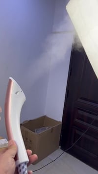 مكواة بخارية عمودية • ٢٠٠٠ واط • خزان ١٫٦ل