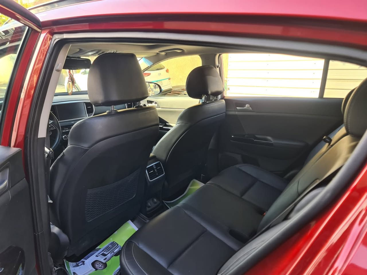 السلام عليكم كيا سبورتج مديل 21 ماشية ٣٠ ميل فول موصفات  ١/١ وارد امريكي بدون ضربه ولا قطره صبغ السعر ٢٢٠بي مجال قليل رقم بغداد مكان السياره بغداد 
للاستفسار الاتصال او المراسله ***********
